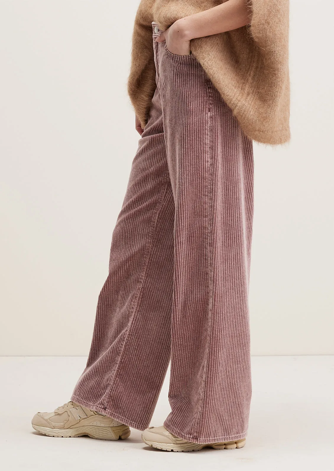 Parthe Corduroy Pants