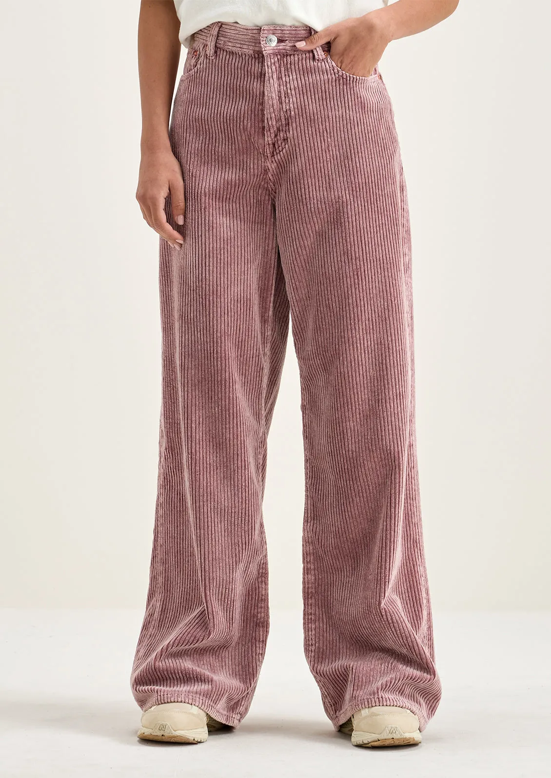 Parthe Corduroy Pants