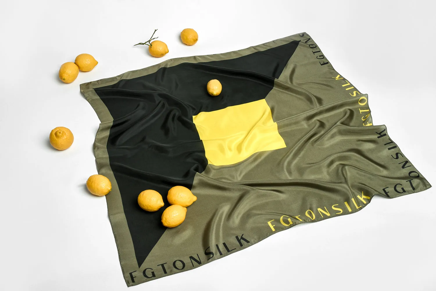 "Logo Scarf / Olive & Citron" scarf 90