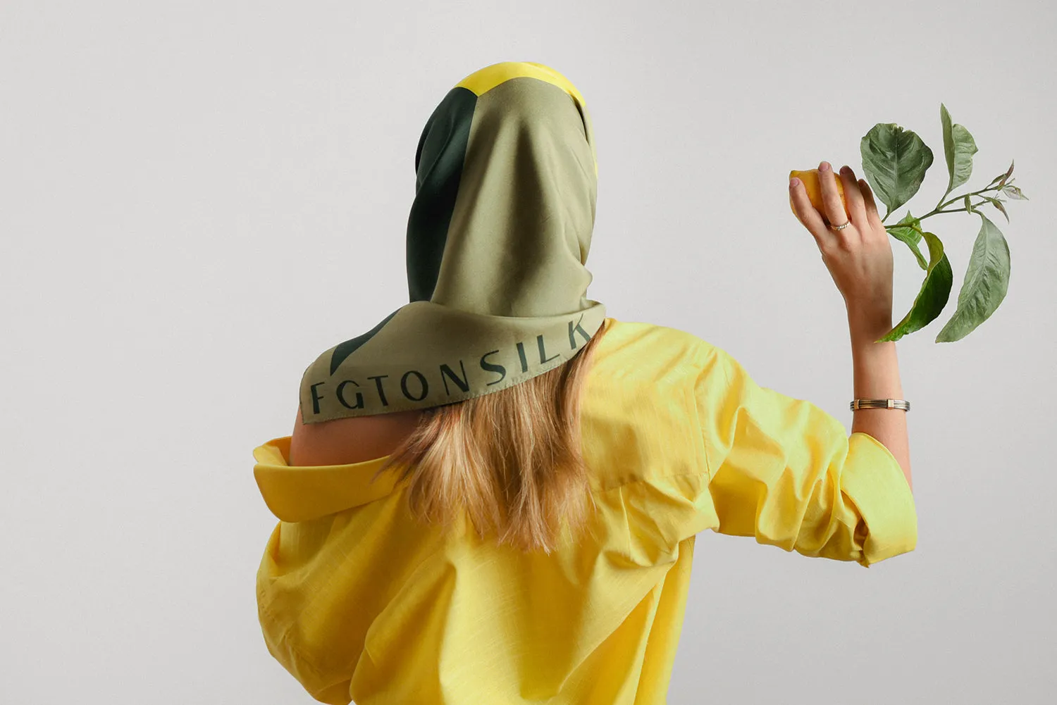 "Logo Scarf / Olive & Citron" scarf 90